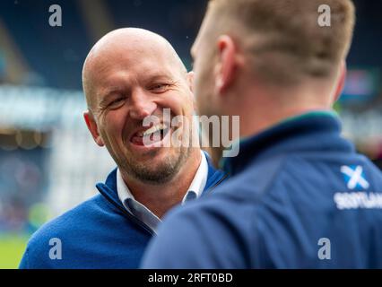 25. August 2023: The Famous Grouse Nations Series. Schottland Head Coach, Gregor Townsend und Schottland Captain Finn Russell lächeln alle zusammen nach dem Scotland gegen France International, Scottish Gas - Murrayfield, Edinburgh. Kredit: Ian Rutherford Alamy Live News Stockfoto