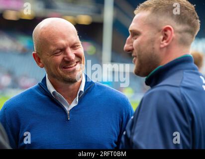 25. August 2023: The Famous Grouse Nations Series. Schottland Head Coach, Gregor Townsend und Schottland Captain Finn Russell lächeln alle zusammen nach dem Scotland gegen France International, Scottish Gas - Murrayfield, Edinburgh. Kredit: Ian Rutherford Alamy Live News Stockfoto