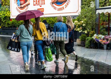 London, Großbritannien. 05. Aug. 2023. Wetter im Vereinigten Königreich: Warnung vor fallenden Bäumen, Unebenheiten und Stromausfällen, als Sturm Antoni Großbritannien umklammert. Kredit: Sinai Noor/Alamy Live News Stockfoto