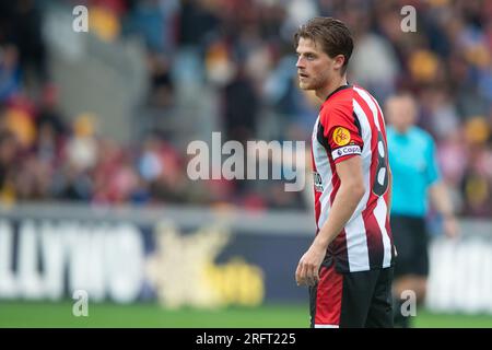 5. August 2023; GTECH Community Stadium, Brentford, London, England; Pre Season Football Friendly, Brentford gegen LOSC Lille; Mathias Jensen von Brentford Credit: Action Plus Sports Images/Alamy Live News Stockfoto