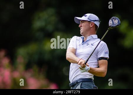 5. August 2023: Justin Thomas gibt am dritten Tag der Wyndham Championship 2023 im Sedgefield Country Club in Greensboro, NC, fünf Abschläge. Scott Kinser/CSM Kredit: CAL Sport Media/Alamy Live News Stockfoto