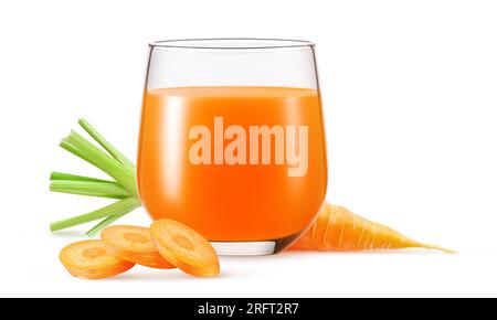 Frische Karotten und Karottensaft in einem Glas, isoliert auf Weiß Stockfoto