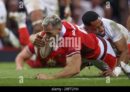 Gareth Davies von Wales erzielt beim Spiel der Summer Nations Series im Principality Stadium in Cardiff den ersten Versuch seiner Seite. Foto: Samstag, 5. August 2023. Stockfoto