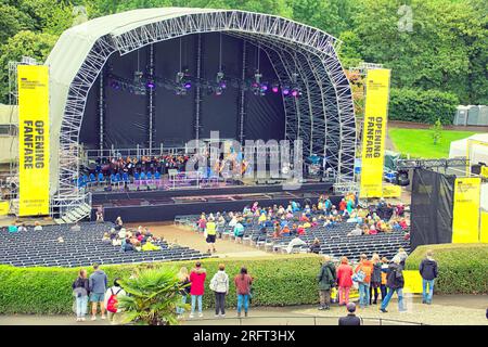 Edinburgh, Schottland, Großbritannien. 5. August 2023. Edinburgh International Festival der Bandstand in Princes Street Gardens fliegt vor dem auftauchenden Regen. Credit Gerard Ferry/Alamy Live News Stockfoto
