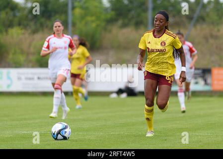 Regensburg, Deutschland. 05. Aug. 2023. Regensburg, Deutschland, August 5. 2023: Kiyani Johnson ( Sparta Prag) während des internationalen Freundschaftsspiels zwischen dem FC Bayern München und Sparta Prag im Sportpark am Brandlberg, Regensburg. (Sven Beyrich/SPP) Kredit: SPP Sport Press Photo. Alamy Live News Stockfoto