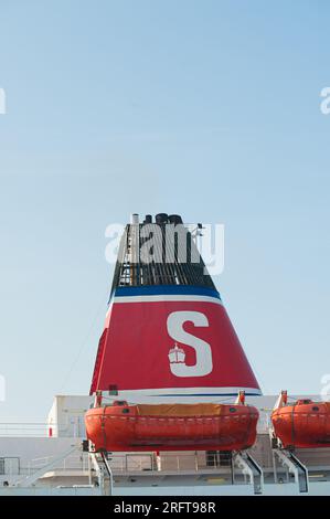 Frederikshavn, Dänemark - April 22 2011: Trichter einer Fähre der Stena-Linie Stockfoto