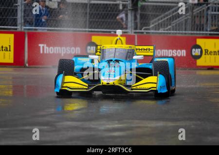 Nashville, Tennessee, USA. 5. Aug. 2023. Der Fahrer DER INDYCAR-Serie, DEVLIN Defrancesco (29) aus Toronto, Kanada, reist durch die Kurven während einer nassen und gefährlichen Trainingseinheit für den Big Machine Music City Grand Prix in den Straßen von Nashville in Nashville, Tennessee. (Kreditbild: © Walter G. Arce Sr./ZUMA Press Wire) NUR REDAKTIONELLE VERWENDUNG! Nicht für den kommerziellen GEBRAUCH! Stockfoto