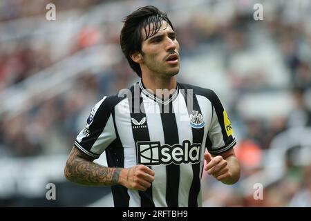 Sandro Tonali von Newcastle United während des Sela-Cup-Spiels zwischen Newcastle United und ACF Fiorentina in St. James's Park, Newcastle, Samstag, den 5. August 2023. (Foto: Michael Driver | MI News) Guthaben: MI News & Sport /Alamy Live News Stockfoto