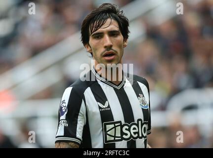 Sandro Tonali von Newcastle United während des Sela-Cup-Spiels zwischen Newcastle United und ACF Fiorentina in St. James's Park, Newcastle, Samstag, den 5. August 2023. (Foto: Michael Driver | MI News) Guthaben: MI News & Sport /Alamy Live News Stockfoto