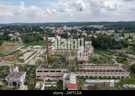 Ehemalige Kamottenfabrik in Vidnava, Tschechische Republik, Luftdrohnen-Fotografie Stockfoto