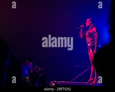 Wilderness Festival, Charlbury, Großbritannien. 5. Aug. 2023. Darsteller im House of the Sublime am Samstagabend des viertägigen Festivals, das Kunst, Kultur und Musik feiert. Kredit: Andrew Walmsley/Alamy Live News Stockfoto