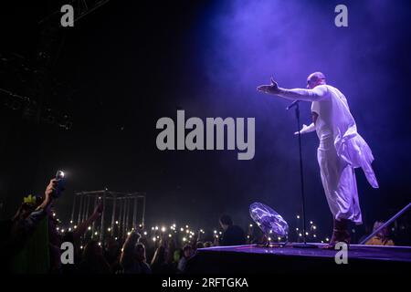 Wilderness Festival, Charlbury, Großbritannien. 5. Aug. 2023. Darsteller im House of the Sublime am Samstagabend des viertägigen Festivals, das Kunst, Kultur und Musik feiert. Kredit: Andrew Walmsley/Alamy Live News Stockfoto