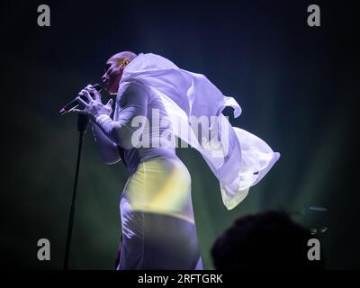 Wilderness Festival, Charlbury, Großbritannien. 5. Aug. 2023. Darsteller im House of the Sublime am Samstagabend des viertägigen Festivals, das Kunst, Kultur und Musik feiert. Kredit: Andrew Walmsley/Alamy Live News Stockfoto