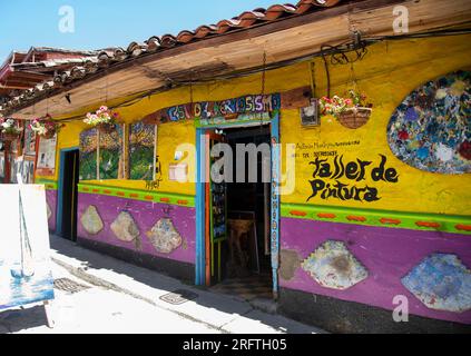 COLOMBI A MEDELLIN 05-08-2023,Guatapé es un municipio de Colombia, localizado en la subregión Oriente del departamento de Ant Stockfoto