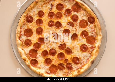Peperoni-Pizza Stockfoto