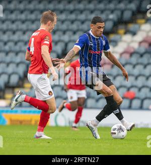 Rochdale, Greater Manchester, England, 5. August 2023. Rochdales Kairo Mitchell spielte den Ball während Rochdale AFC V Ebbsfleet in der Vanarama National League in der Crown Oil Arena. (Bild: ©Cody Froggatt/Alamy Live News) Stockfoto