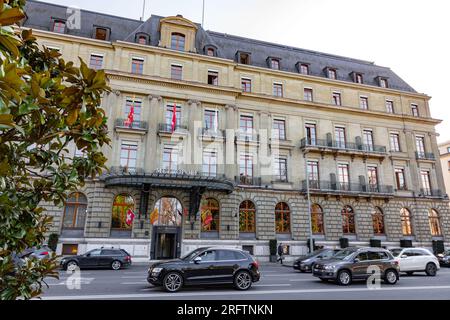 Genf, Schweiz - 24. MÄRZ 2022: Fassade des Metropole Hotels in Genf, Schweiz am 25. März. Stockfoto