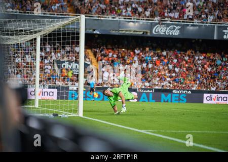 Emiliano Martinez Dibu vom Aston Villa FC in Aktion während der La Liga EA Sport regulären VORSAISON am 5. august 2023 im Mestalla Stadium (Valencia, La Stockfoto