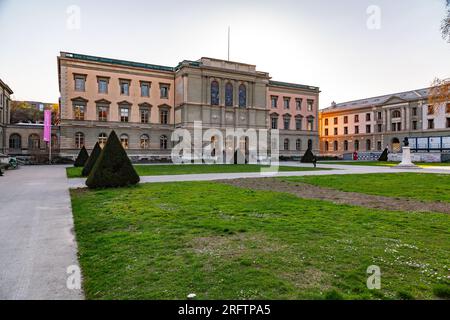 Genf, Schweiz - 24. März 2022: Hauptcampus der Genfer Universität im Bastionspark in Genf, Schweiz. Stockfoto