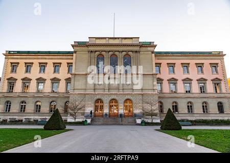 Genf, Schweiz - 24. März 2022: Hauptcampus der Genfer Universität im Bastionspark in Genf, Schweiz. Stockfoto