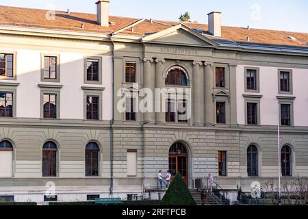 Genf, Schweiz - 24. März 2022: Hauptcampus der Genfer Universität im Bastionspark in Genf, Schweiz. Stockfoto