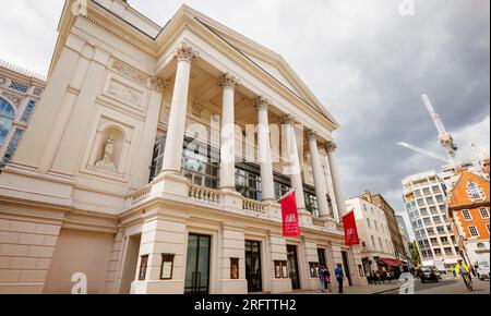 Das Royal Opera House im Herzen der Theaterwelt in der Bow Street, Covent Garden im Londoner West End, London WC2 Stockfoto