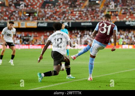 Thierry Correia von Valencia CF, Leon Bailey vom Aston Villa Football Club in Aktion während der La Liga EA Sport regulären VORSAISON am 5. august 2023 um Stockfoto