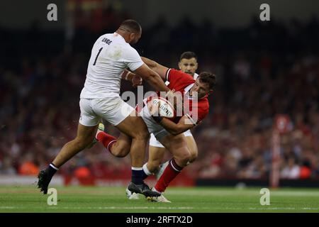 Cardiff, Großbritannien. 05. Aug. 2023. Elliot Dee von Wales ist angegriffen. Spiel der Vodafone Summer Series 2023, Wales gegen England im Fürstentum-Stadion in Cardiff am Samstag, den 5. August 2023. Bild von Andrew Orchard/Andrew Orchard Sportfotografie/Alamy Live News Credit: Andrew Orchard Sportfotografie/Alamy Live News Stockfoto