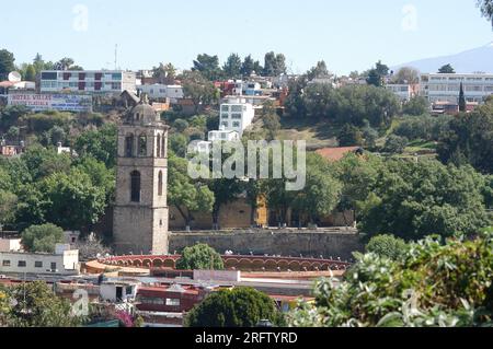 imágenes del conjunto conventual de San Francisco en el Estado de Tlaxcala, el cual fue eregido a la llegada de Hernan Cortes a América. En texto de la UNESCO menciona lo siguiente: Conjunto Conventual Franciscano y Catedralicio de Nuestra Señora de la Asunción de Tlaxcala en Lista de Patrimonio Mundial de la UNESCO., fue anexar este sitio de Tlaxcala a a los 14 ubicados en las Faldas del Popocatépety (Puelos) Que en 1994 incluyó en la Lista para asegurar su adecuada conservación. Estos monumentos son repräsentativos del modelo arquitectónico adoptado por los primeros misioneros –fr Stockfoto