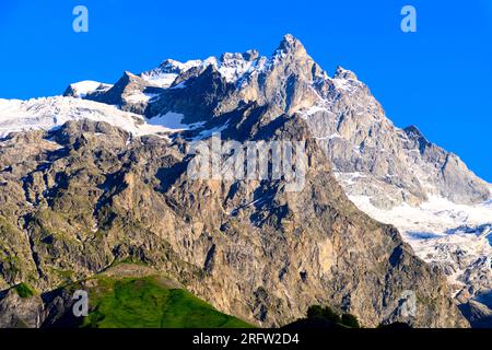 La Grave La Meije Ski-Resort abseits der Pisten, einzigartig in den Alpen mit einzeln gepflegtem Abhang auf dem Gletscher, Freeride, Blick auf den Gipfel La Meije, Massif des Ecrins, H Stockfoto