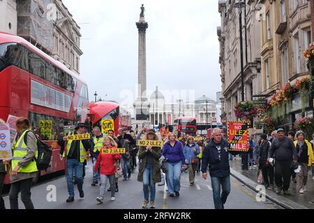 London, Großbritannien. 5. August 2023. ULEZ-Demonstranten versammeln sich in Westminster gegen die Ausweitung des Programms im Laufe dieses Monats auf alle Londoner Stadtteile. Kredit: Elfte Stunde Fotografie/Alamy Live News Stockfoto