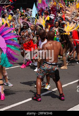 TORONTO, KANADA – 5. August 2023: Tanz der Menschen auf der Toronto Caribbean Carnival Grand Parade Stockfoto