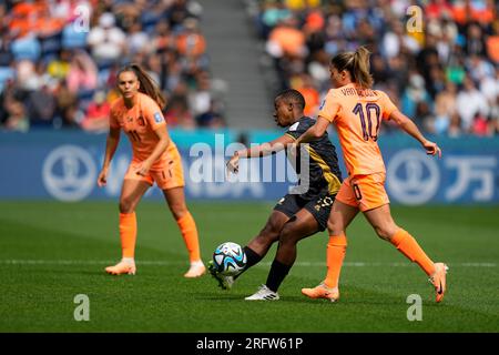 August 06 2023: Danielle Van De Donk (Niederlande) und Kholosa Biyana (Südafrika) kämpfen während eines Spiels um den Ball, AT, . Kim Price/CSM Credit: CAL Sport Media/Alamy Live News Stockfoto