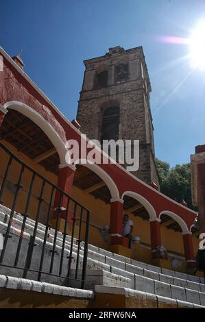 imágenes del conjunto conventual de San Francisco en el Estado de Tlaxcala, el cual fue eregido a la llegada de Hernan Cortes a América. En texto de la UNESCO menciona lo siguiente: Conjunto Conventual Franciscano y Catedralicio de Nuestra Señora de la Asunción de Tlaxcala en Lista de Patrimonio Mundial de la UNESCO., fue anexar este sitio de Tlaxcala a a los 14 ubicados en las Faldas del Popocatépety (Puelos) Que en 1994 incluyó en la Lista para asegurar su adecuada conservación. Estos monumentos son repräsentativos del modelo arquitectónico adoptado por los primeros misioneros –fr Stockfoto