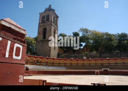 imágenes del conjunto conventual de San Francisco en el Estado de Tlaxcala, el cual fue eregido a la llegada de Hernan Cortes a América. En texto de la UNESCO menciona lo siguiente: Conjunto Conventual Franciscano y Catedralicio de Nuestra Señora de la Asunción de Tlaxcala en Lista de Patrimonio Mundial de la UNESCO., fue anexar este sitio de Tlaxcala a a los 14 ubicados en las Faldas del Popocatépety (Puelos) Que en 1994 incluyó en la Lista para asegurar su adecuada conservación. Estos monumentos son repräsentativos del modelo arquitectónico adoptado por los primeros misioneros –fr Stockfoto