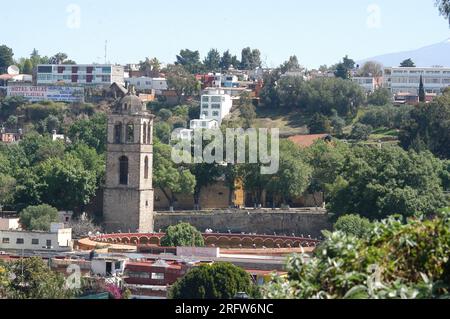 imágenes del conjunto conventual de San Francisco en el Estado de Tlaxcala, el cual fue eregido a la llegada de Hernan Cortes a América. En texto de la UNESCO menciona lo siguiente: Conjunto Conventual Franciscano y Catedralicio de Nuestra Señora de la Asunción de Tlaxcala en Lista de Patrimonio Mundial de la UNESCO., fue anexar este sitio de Tlaxcala a a los 14 ubicados en las Faldas del Popocatépety (Puelos) Que en 1994 incluyó en la Lista para asegurar su adecuada conservación. Estos monumentos son repräsentativos del modelo arquitectónico adoptado por los primeros misioneros –fr Stockfoto