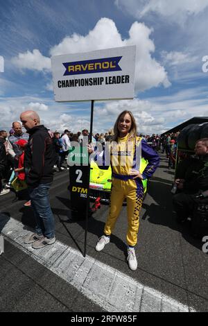 NÜRBURGRING, Deutschland. , . DTM, German Touring Car Masters auf dem Nürburgring, Grid Girl, während des Rennens am Samstag am 5. August. Gebührenpflichtiges Bild, Foto und Copyright © Gerard SERSTEVENS/ATP images (SERSTEVENS Gerard/ATP/SPP) Guthaben: SPP Sport Press Photo. Alamy Live News Stockfoto