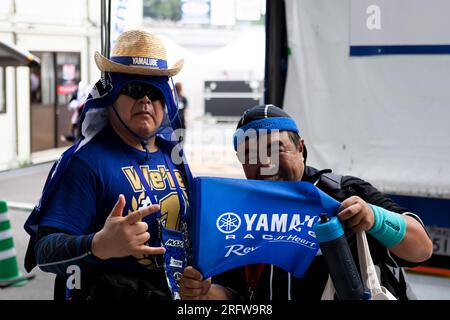 Suzuka, JAPAN, 6. August 2023. Yamaha-Fans beim 44. Coca-Cola Suzuka 8hr Endurance Race 2023 in Suzuka, Japan. Kredit: Ivica Glavas/Speed Media/Alamy Live News Stockfoto