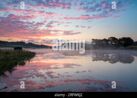 Sonnenaufgang am Knapps Loch, Inverclyde, Schottland Stockfoto