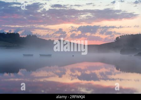 Sonnenaufgang am Knapps Loch, Inverclyde, Schottland Stockfoto