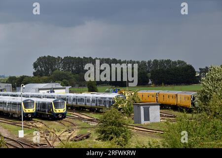 South Western Railway Class 701 Aventra oder Arterio, neue Züge warten im Long Marston Rail Centre, Warwickshire, Juli 2023 Stockfoto