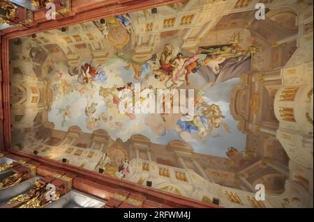 Melk, Niederösterreich, Österreich. 19. Juli 2014. Deckenfresko von Paul Troger (1731) in der Marmorhalle der Melk Abbey Stockfoto