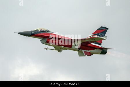 Dänische F-16, Dannebrog-Aufdruck auf der Royal International Air Tattoo 2023 Stockfoto