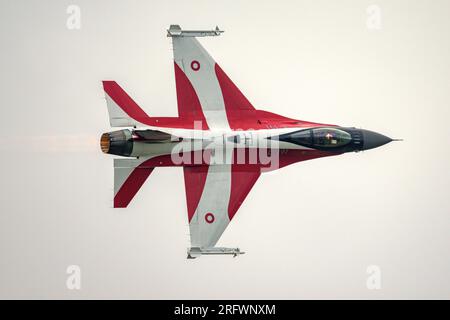 Dänische F-16, Dannebrog-Aufdruck auf der Royal International Air Tattoo 2023 Stockfoto