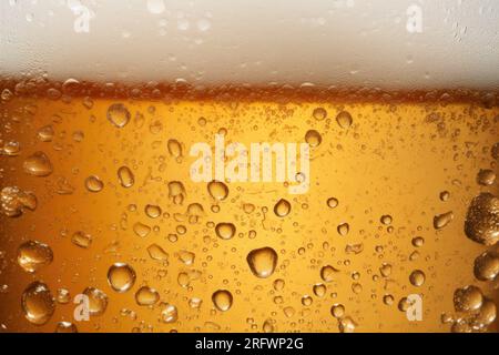 Bier in Glas aus nächster Nähe Stockfoto