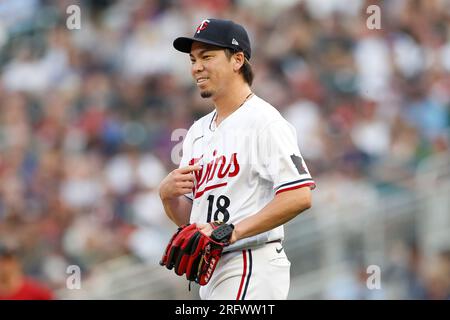 Der erste Pitcher der Minnesota Twins Kenta Maeda (18) reagiert während eines regulären MLB-Saisonspiels zwischen den Arizona Diamondbacks und den Minnesota Twins, Saturd Stockfoto