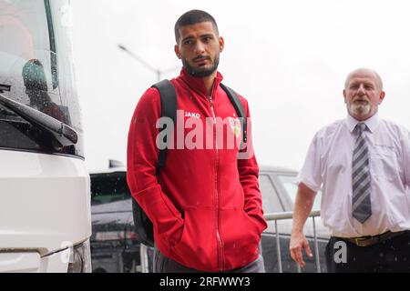 Sheffield, Großbritannien. 05. Aug. 2023. VfB Stuttgart Deniz Un93 (26), VfB Stuttgart Players kommen, Team Coach, vor dem Sheffield United FC vs VfB Stuttgart FC Vorsaison-Friendly-Match in Bramall Lane, Sheffield, Großbritannien am 5. August 2023. Gutschrift: Jedes zweite Media/Alamy Live News Stockfoto