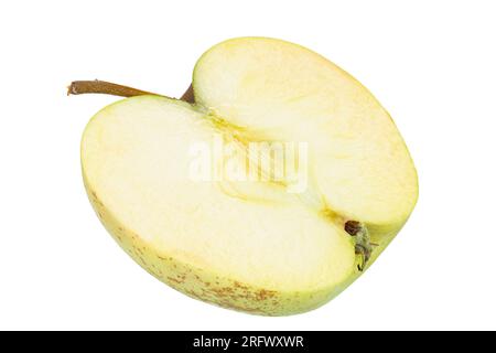 Halbgrüner, saftiger Apfel, isoliert auf weißem Hintergrund. Gesundes Essen. Datei enthält Beschneidungspfad. Volle Schärfentiefe. Stockfoto