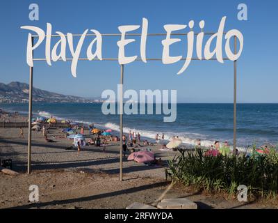 Strand El Ejido - Playa El Ejido in Fuengirola, Provinz Málaga, Spanien. Stockfoto