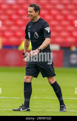 Sheffield, Großbritannien. 05. Aug. 2023. Schiedsrichter Darren England beim Sheffield United FC gegen VfB Stuttgart FC Pre-Season Friendly Match in Bramall Lane, Sheffield, Großbritannien am 5. August 2023 Gutschrift: Jede zweite Media/Alamy Live News Stockfoto